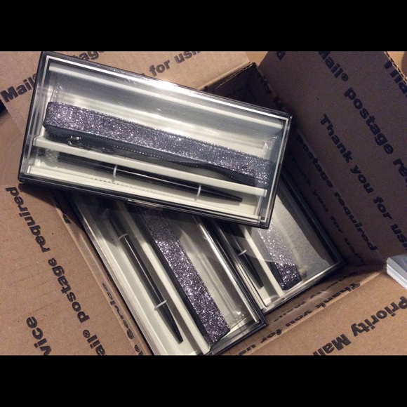 **FASHIONABLE GIFTS** Pineapple Top Pen Sets! - Picture 5 of 6